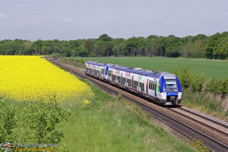 SNCF_B82559-560-UM_2009-05-02_Montgazon-77_VSLV.jpg