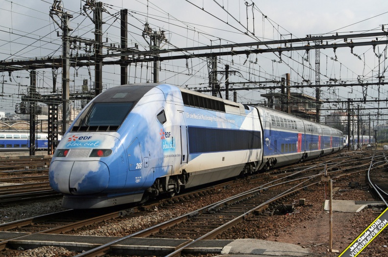 SNCF_TGV-Duplex-265-EDF_2007-09-27_Paris-Lyon_VSLV.jpg