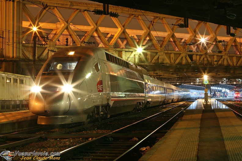 SNCF_TGV-POS-4402_2007-11-13_Paris-Est_VSLV.jpg