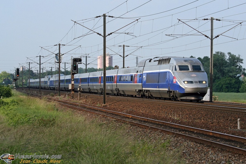 SNCF_TGV-R-523_2007-06-02_Villenoy-77_VSLV.jpg