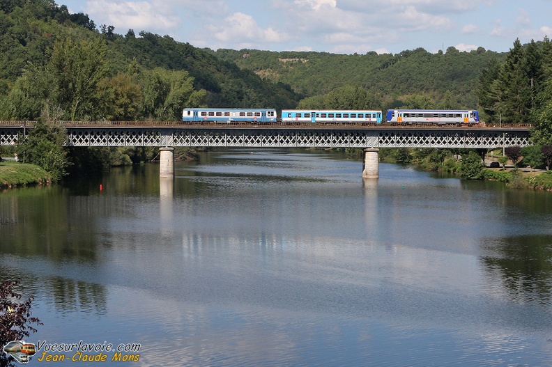 SNCF_X2100-UM_2008-08-28_Capdenac-12_VSLV.jpg
