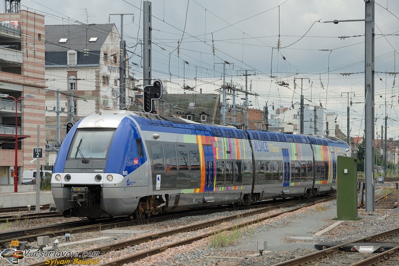 100806_DSC_2531_SNCF_-_X_76660_-_Strasbourg.jpg