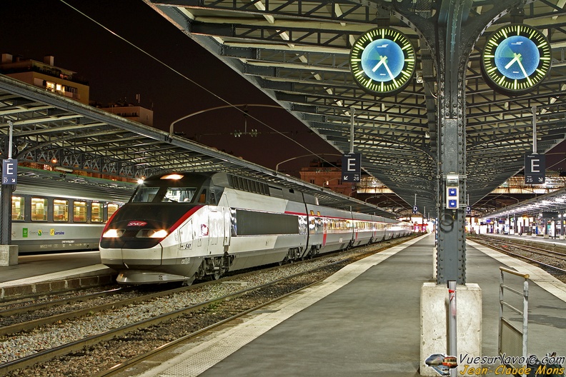 +SNCF_TGV-R-541_2013-12-19_Paris-Est_IDR.jpg