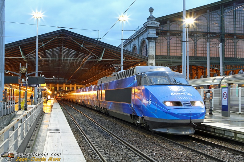 +SNCF_TGV-SE-65_2013-10-09_Paris-Nord_IDR.jpg