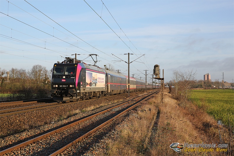 +SNCF-Akiem_185-552_2024-01-04_Villenoy-77_VSLV.jpg