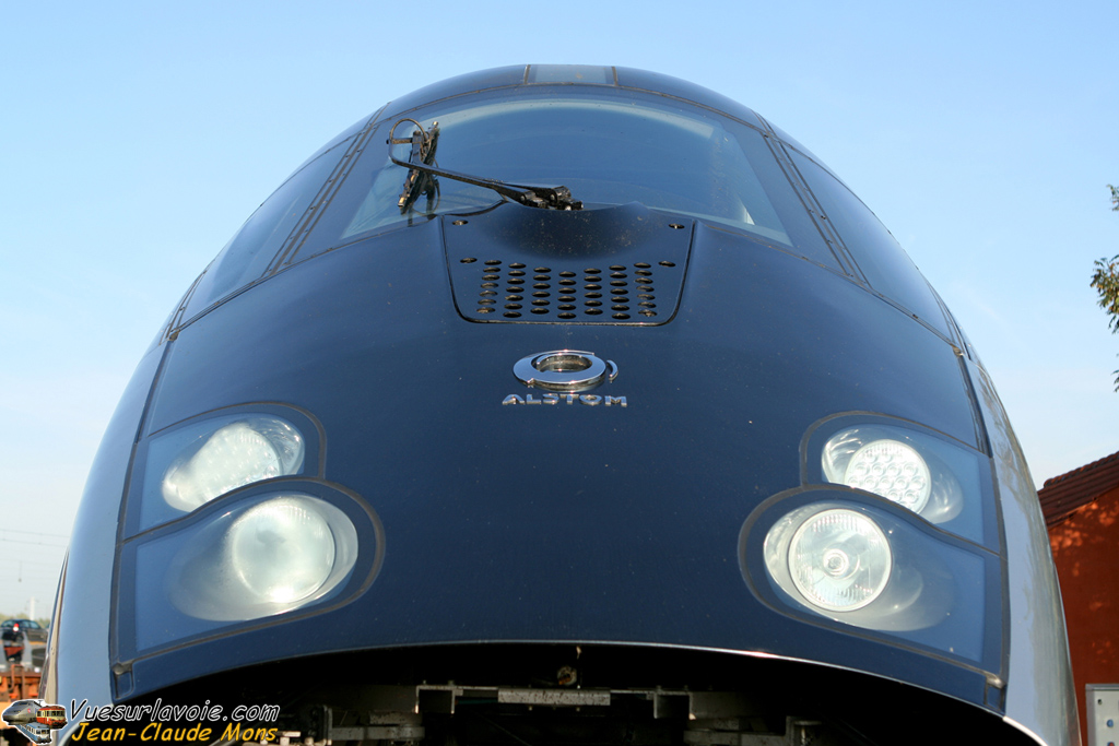Alstom_AGV-Pegase_2008-10-10_Villeneuve-94_3_VSLV.jpg
