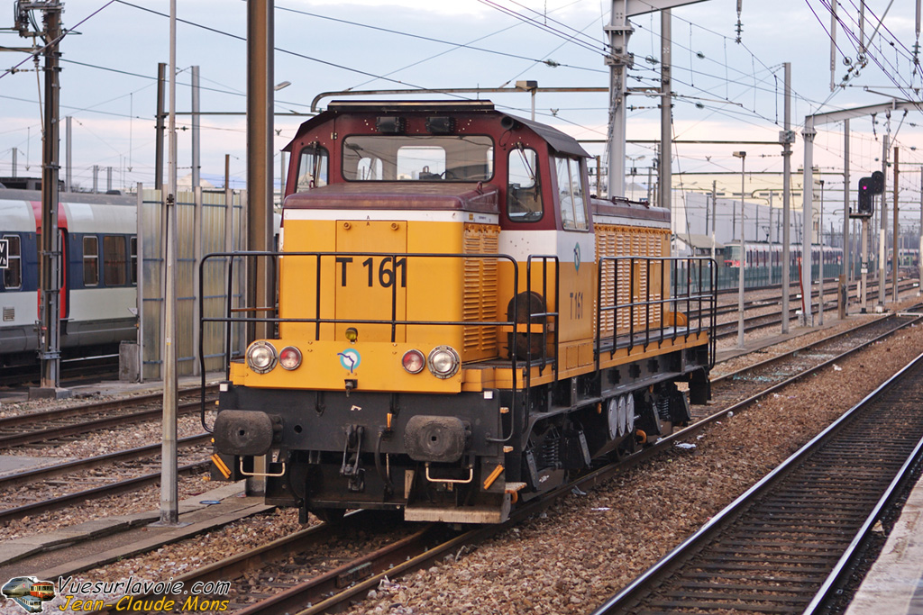 RATP_T-161_2008-11-29_Massy-Palaiseau-91_VSLV.jpg