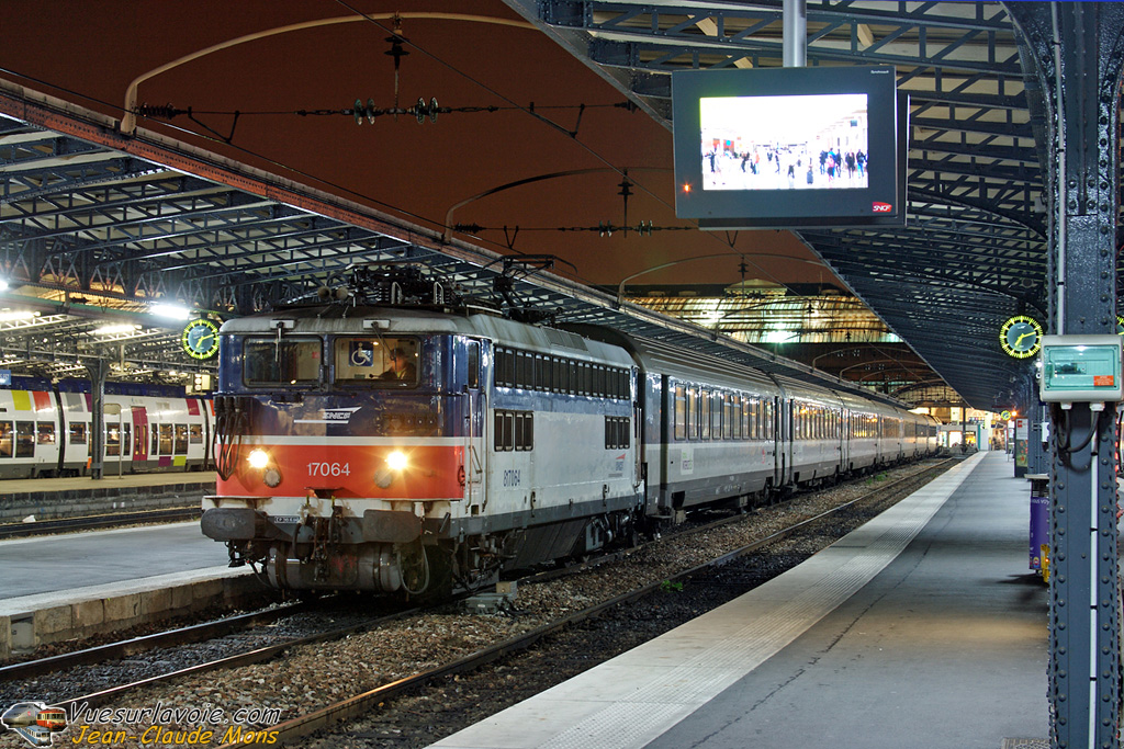 SNCF_17064_2009-11-19_Paris-Est_VSLV.jpg
