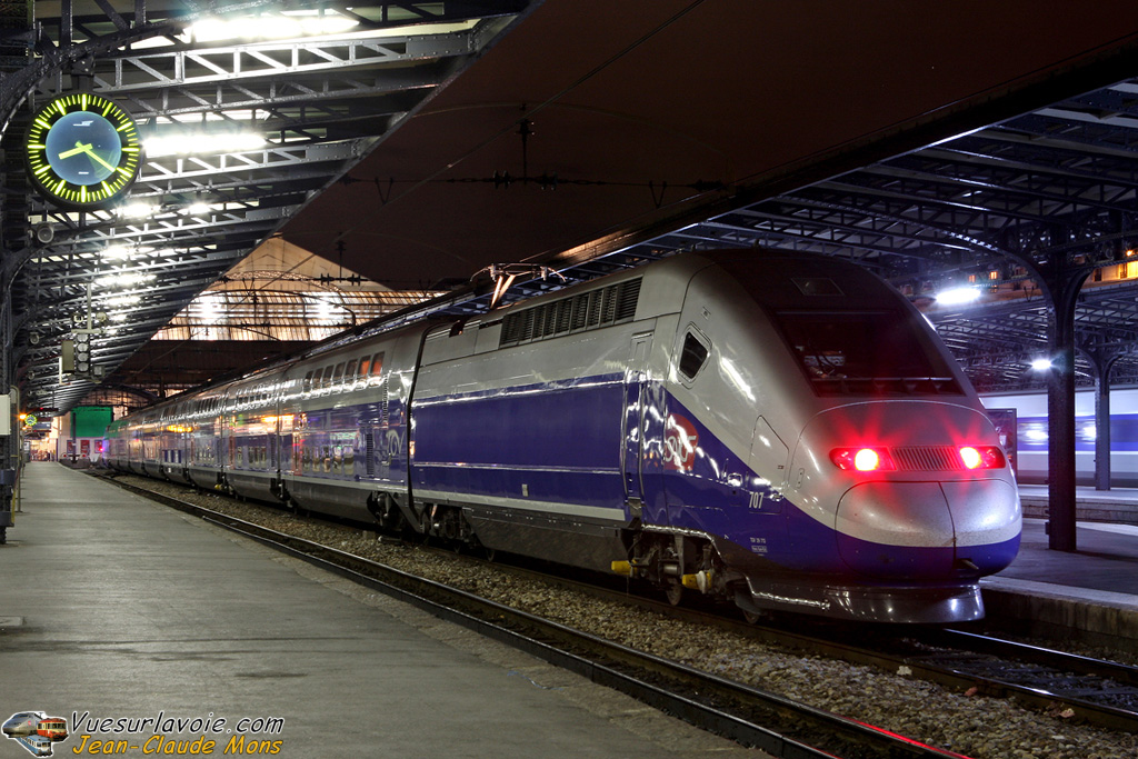 SNCF_TGV-Dasye-707_2008-10-06_Paris-Est_VSLV.jpg
