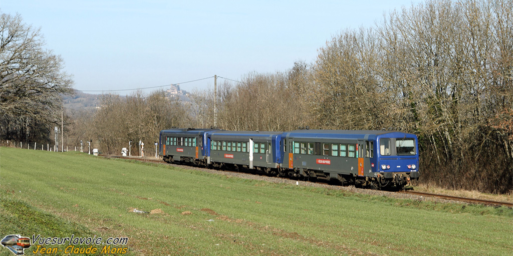 SNCF_X2105-21xx-UM_2011-01-03_proche-Quatre-Routes-46_VSLV.jpg