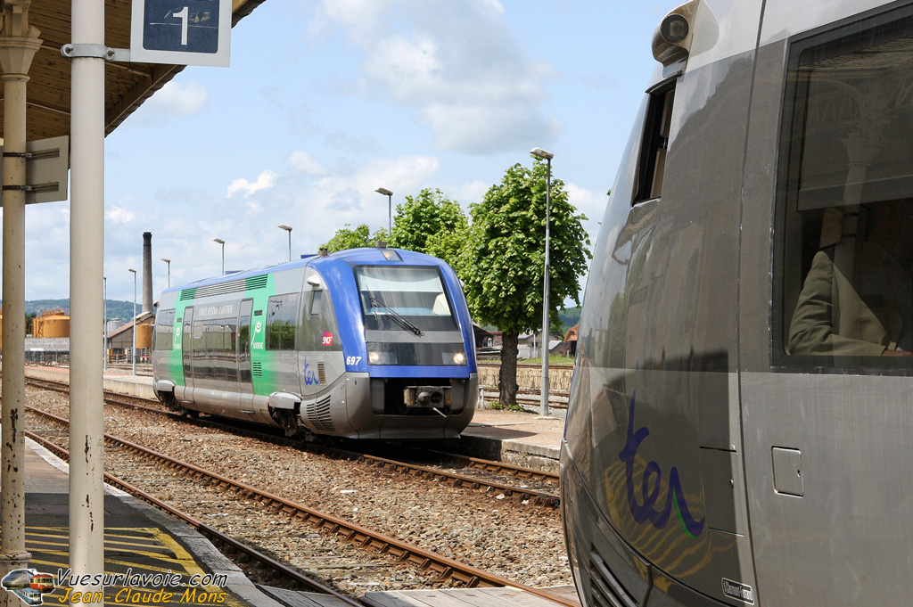 SNCF_X73690-73697_2008-05-17_Bretenoux-Biars-46_VSLV.jpg
