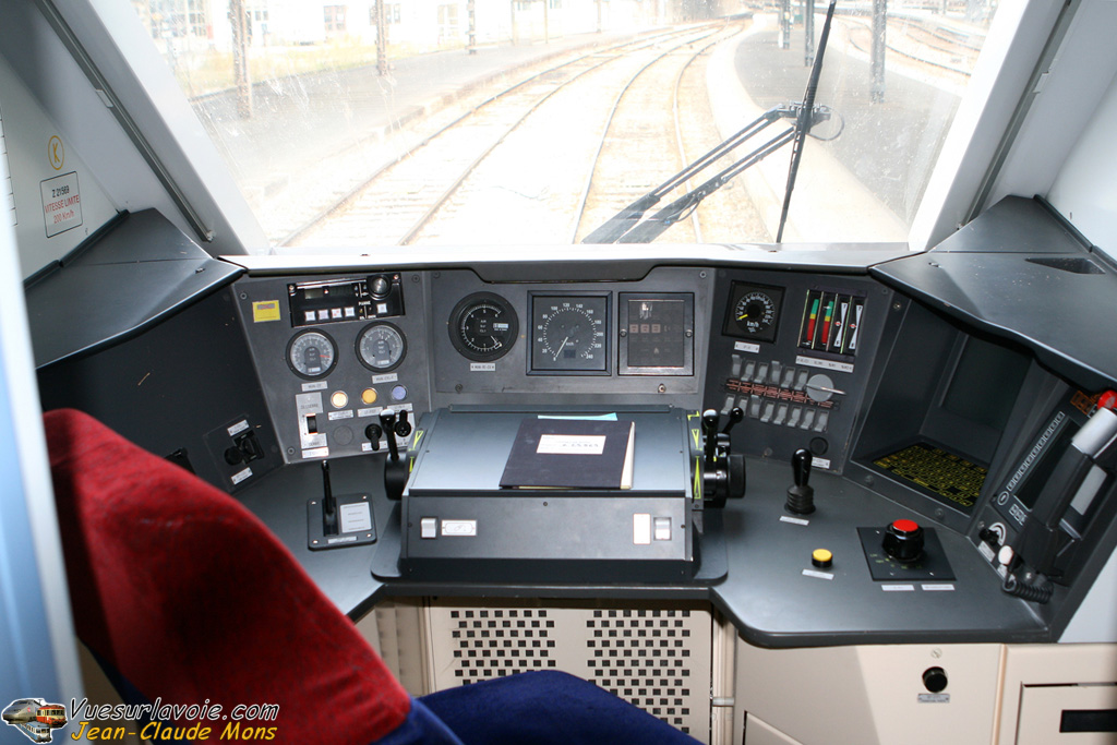 SNCF_Z21569-570_2008-10-14_Paris-Est_b_VSLV.jpg