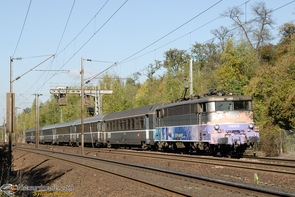 091015_DSC_1368_-_SNCF_-_BB_16032_Corails_-_Orry_La_Ville.jpg