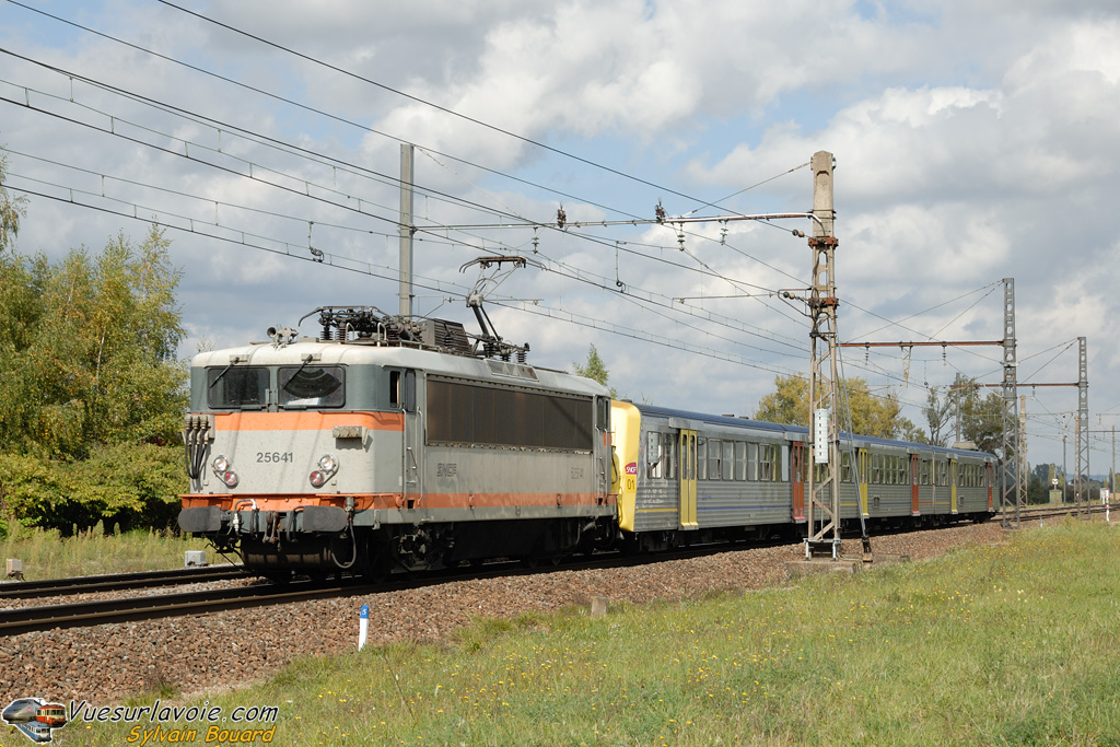 101001_DSC_2758_SNCF_-_B_25641_-_Meursault.jpg