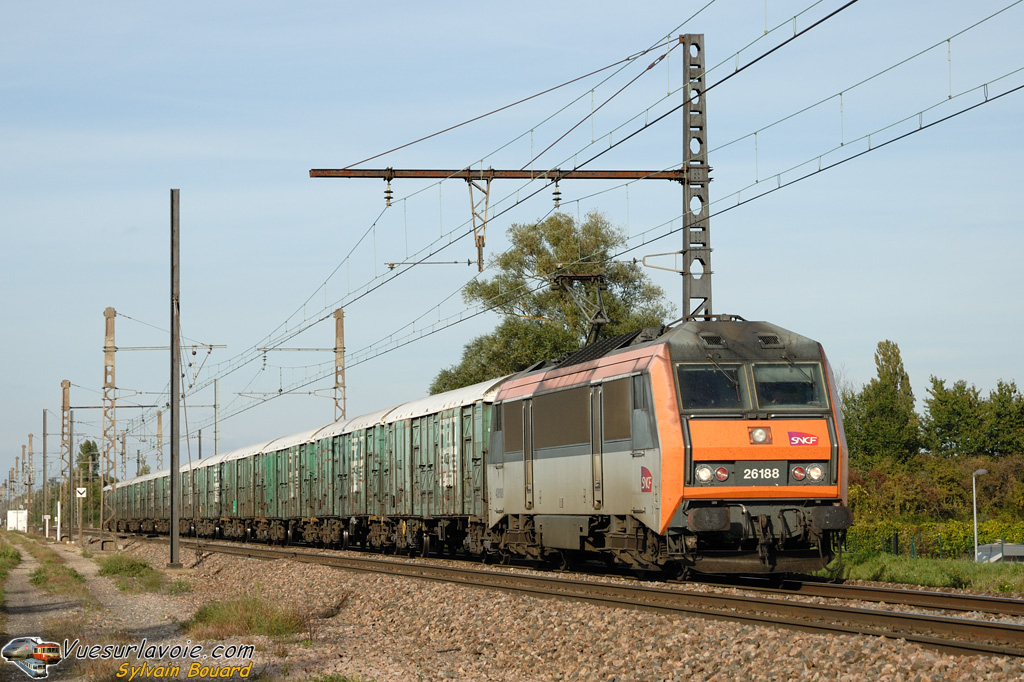 101001_DSC_2771_SNCF_-_BB_26188_-_Meursault.jpg