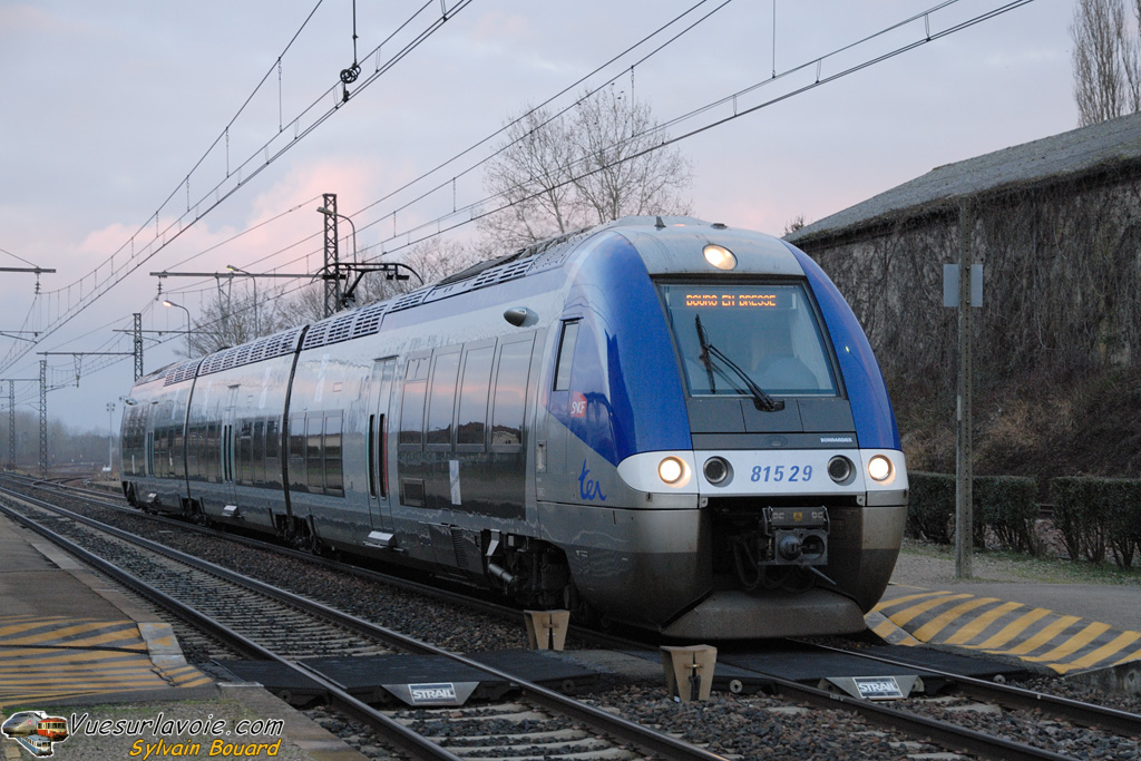 101213_DSC_2856_SNCF_-_B_81529_-_Vonnas.jpg