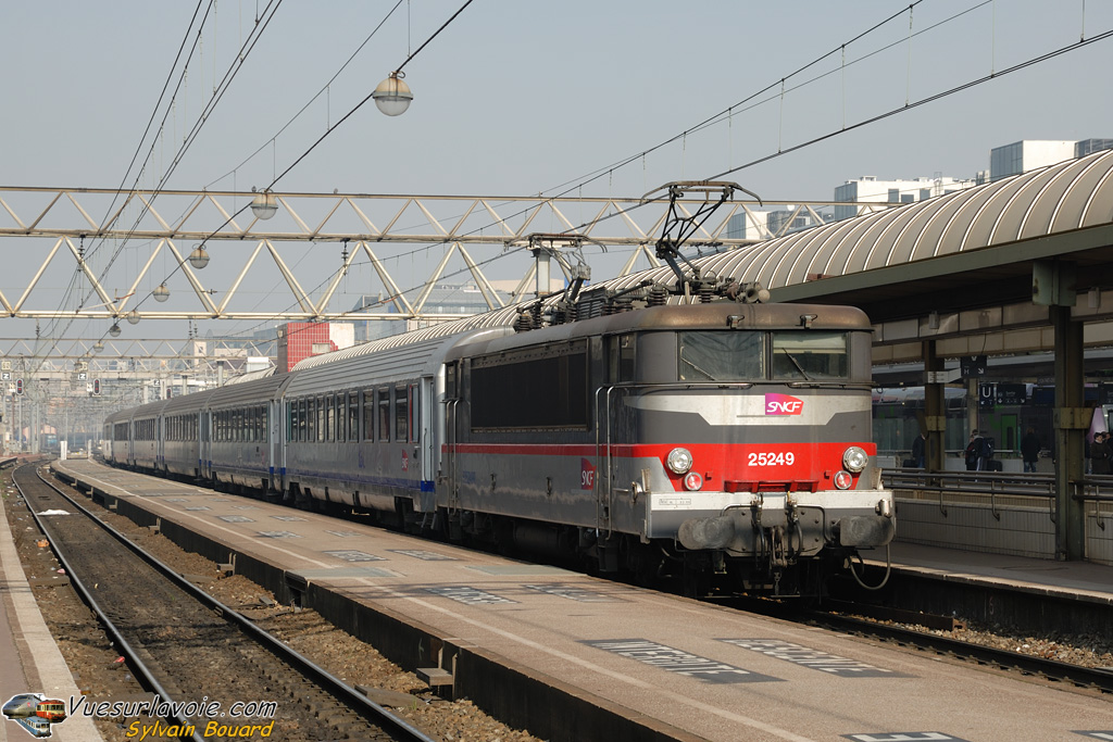 110210_DSC_3155_SNCF_-_BB_25249_-_Lyon_Part_Dieu.jpg
