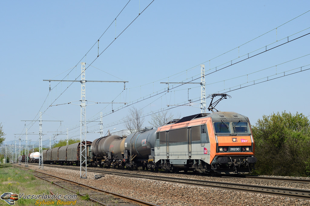 110415_DSC_0487_SNCF_-_BB_26230_-_Quincieux.jpg