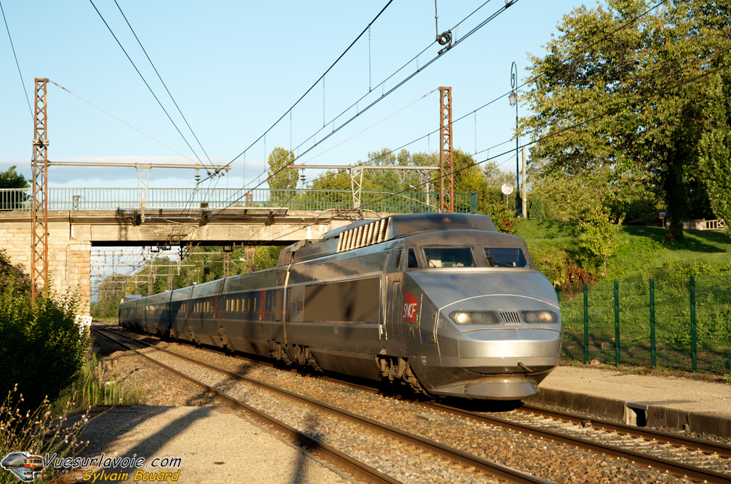 110808_DSC_1321_Lyria_-_TGV_Sud_Est_113_-_Vonnas.jpg