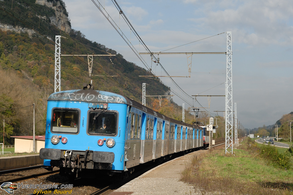 DSC_0019_-_2008-10-18_-_Torcieu_-_BB_25600_et_RIO.jpg