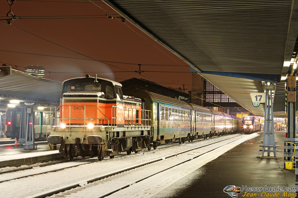 +SNCF_64079_2010-12-08_Paris-Austerlitz_VSLV.jpg