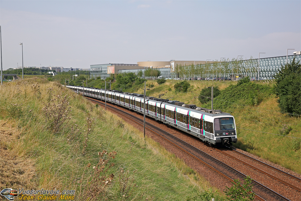 +SNCF_Z8183-84-UM_2014-07-19_Roissy-CDG-95_IDR.jpg