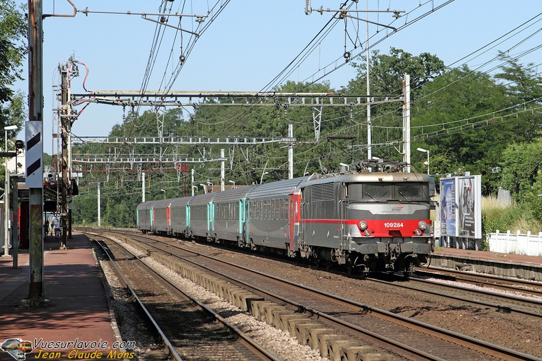 SNCF_9284_2010-07-08_Ste-Genevieve-des-Bois-91_VSLV.jpg