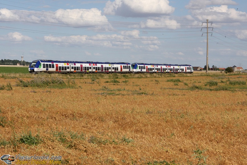 SNCF_B82500-UM_2008-07-20_Verneuil-l-Etang-77_VSLV.jpg