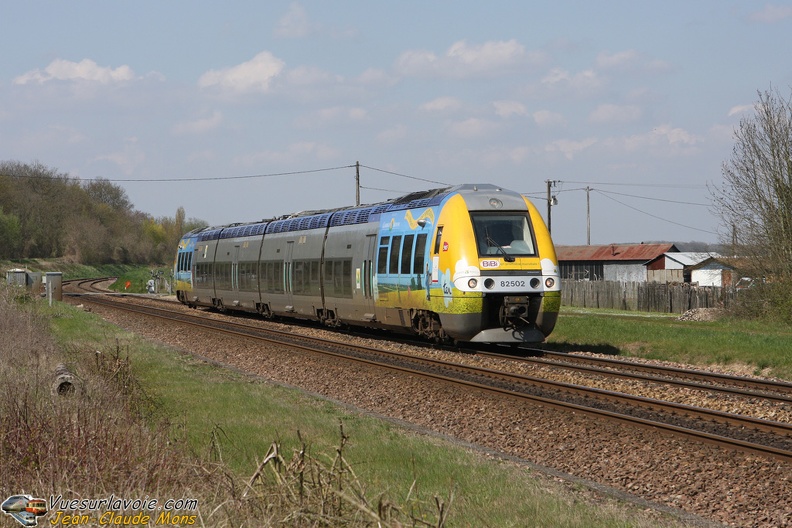 SNCF_B82501-502_2008-04-16_Villepatour-77_VSLV.jpg
