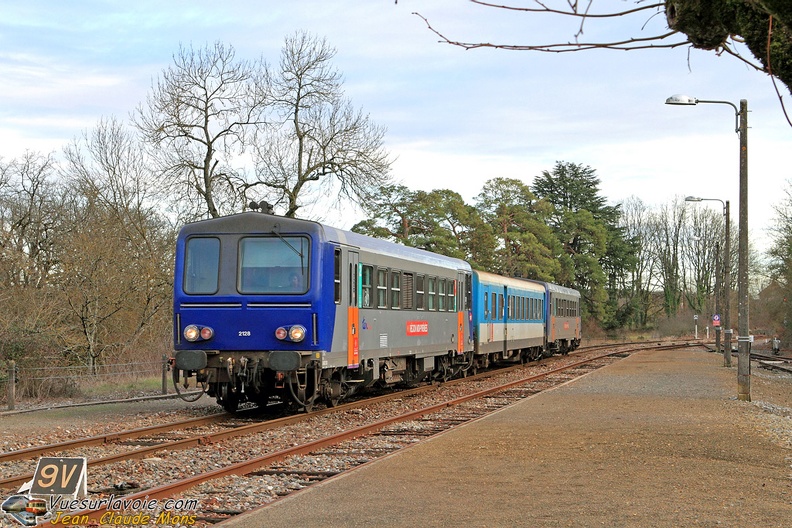 SNCF_X2128-92104-UM_2009-12-31_Gramat-46_VSLV.jpg