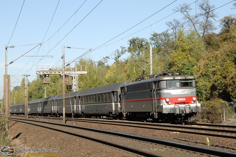 091015_DSC_1362_-_SNCF_-_BB_16058_Corails_-_Orry_La_Ville.jpg