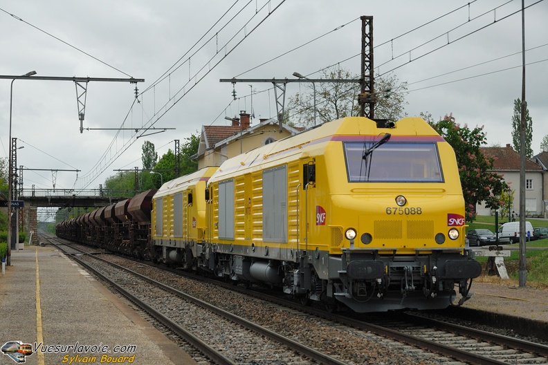 100506_DSC_1764_SNCF_-_BB_75088_-_Vonnas.jpg
