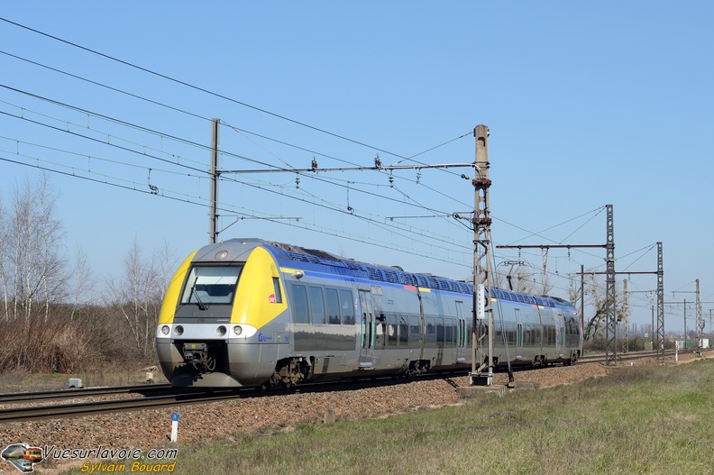 110321_DSC0151_SNCF_-_B_81743-81744_-_Meursault.jpg