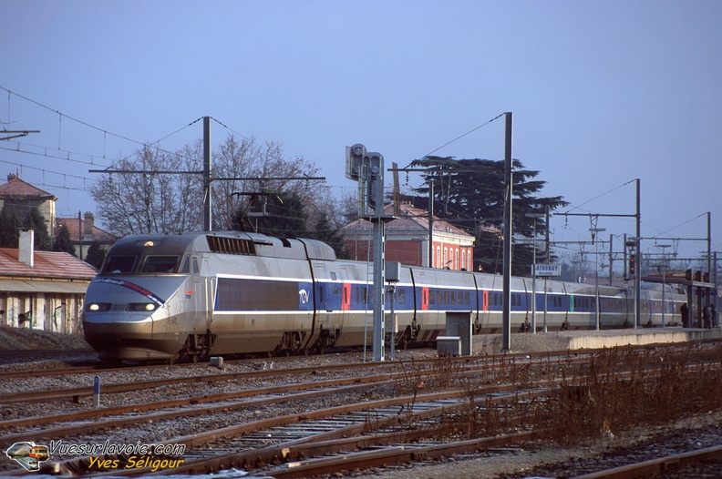 YS_-_TGV_Reseau_531_pour_LPR_a_Sathonay_15_Dec_2001.jpg